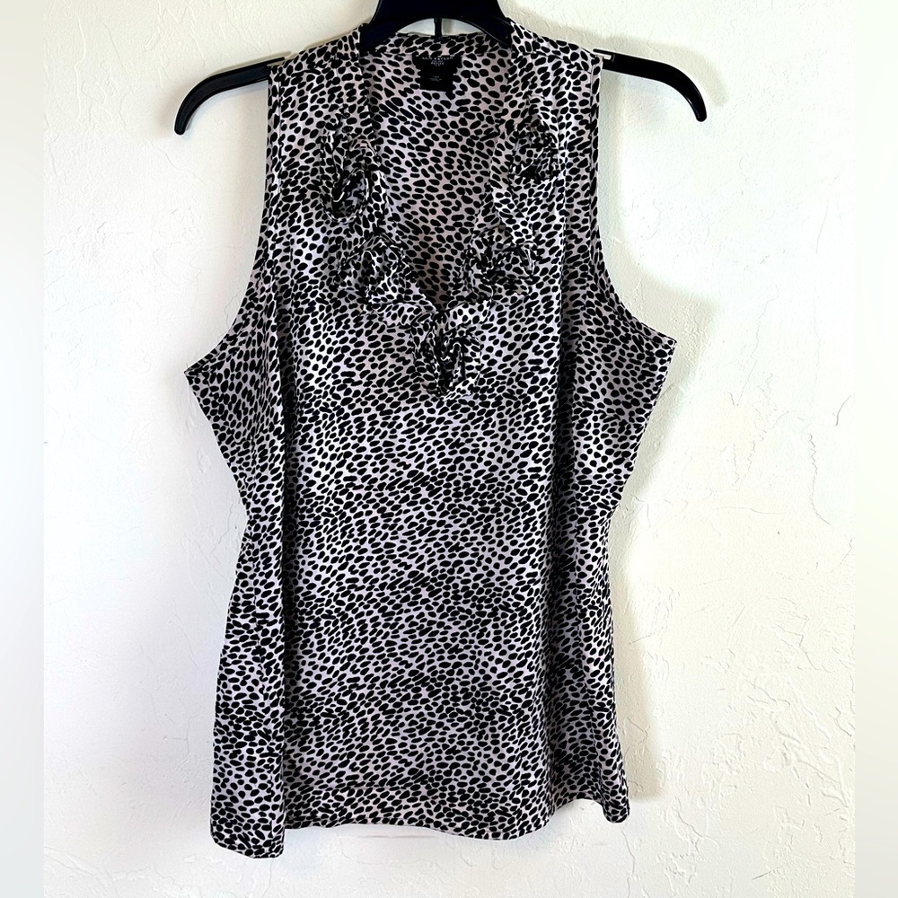 Ann Taylor Petite Champagne/Blush with Black Dots V Neck Ruffle Blouse Sz 12P